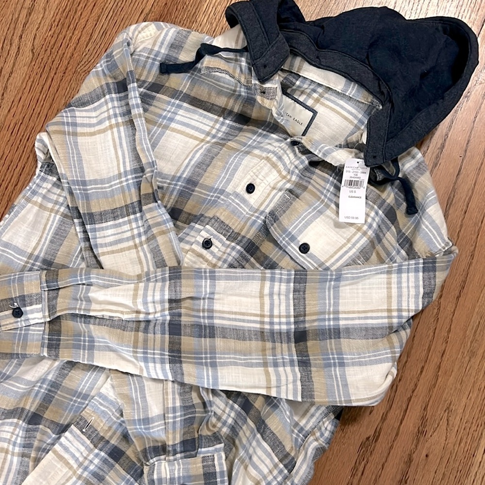 Men’s S Flannel with detachable hoodie.